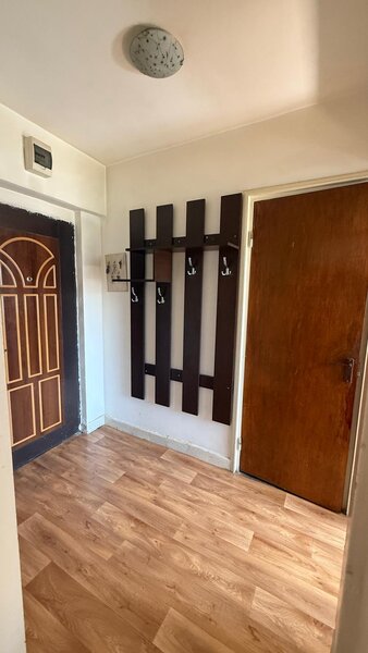 Dristor, metrou, stradal, etajul 6, mobilat.